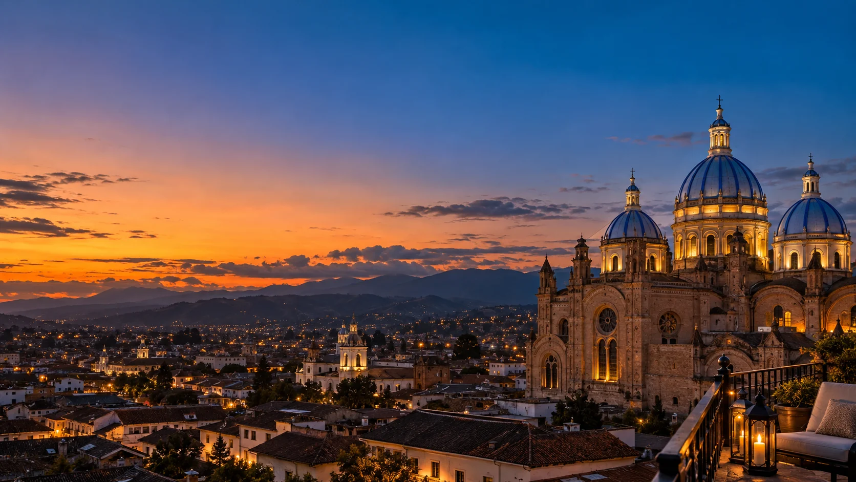Cuenca al anochecer desde una terraza, con las cúpulas azules de la Catedral Nueva